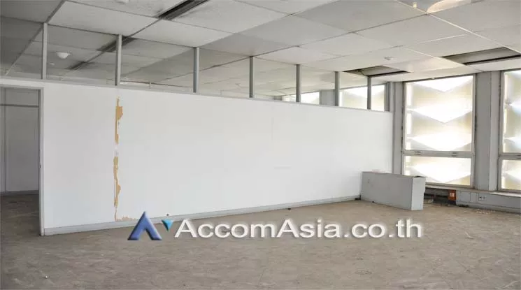 6  Office Space For Rent in Silom ,Bangkok MRT Lumphini at Sri Fueng Fung Building AA11165